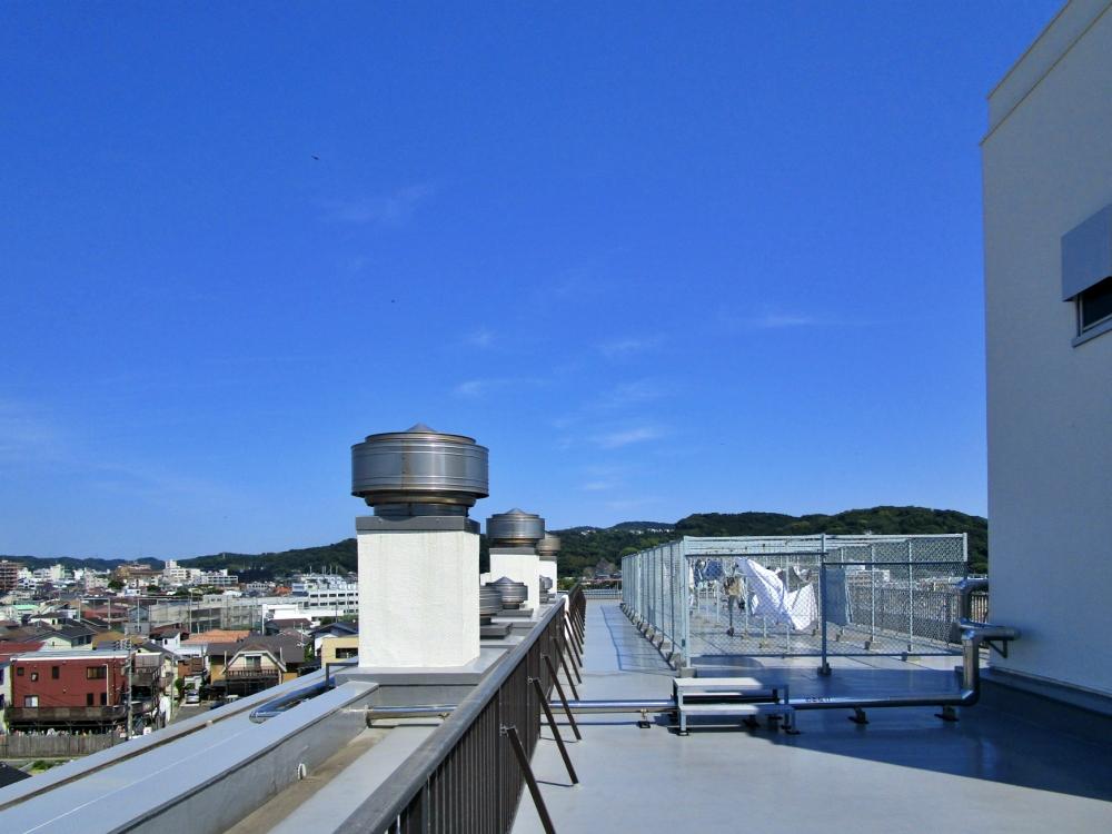 屋上|共同の洗濯干場は今日は大入り満員