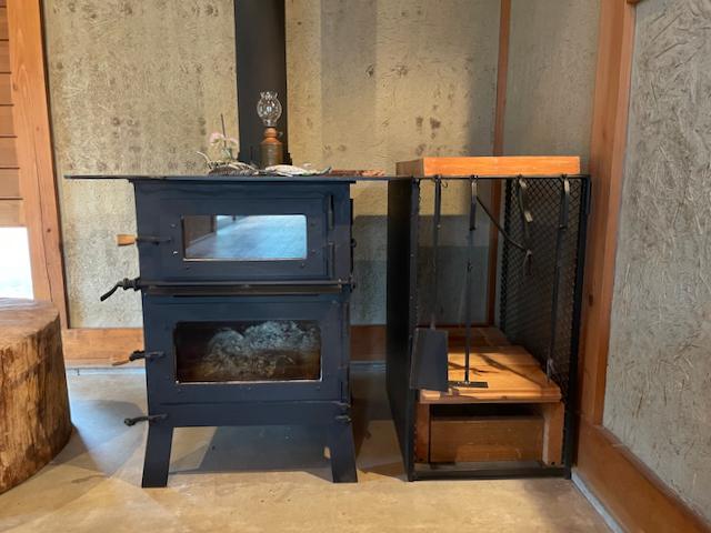 鎌倉市山崎の賃貸物件/土間にあるストーブは料理にも