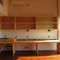 鎌倉市扇ガ谷一丁目の賃貸物件/造作の棚の左には洗面があります