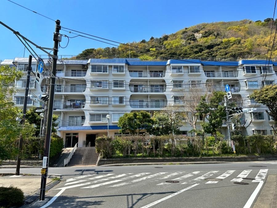葉山町一色の売買物件/正面から外観を望む｜どこから見てもいかしてます
