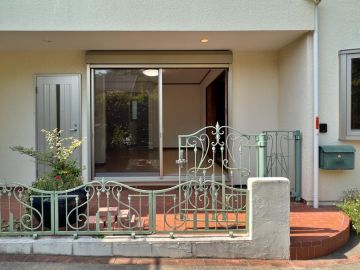 逗子市山の根二丁目の賃貸物件/窓辺に花を飾りましょう