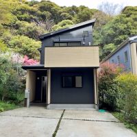 鎌倉市稲村ガ崎四丁目の賃貸物件/外観｜ブラックのガルバリウム鋼板がかっこいい