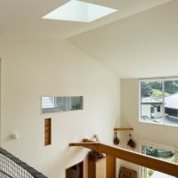 鎌倉市西御門一丁目の賃貸物件/リビングを廊下から見る｜実はトップライトもありました