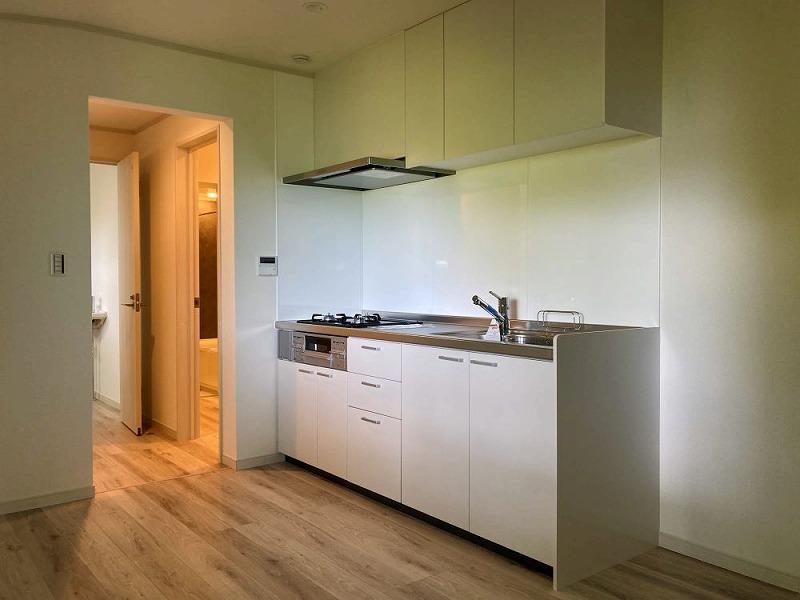 鎌倉市山ノ内の賃貸物件/キッチンはガスコンロ3口という充実ぶり