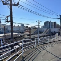 逗子市山の根一丁目の賃貸物件/駅からはグッと坂を上ってマンションへ