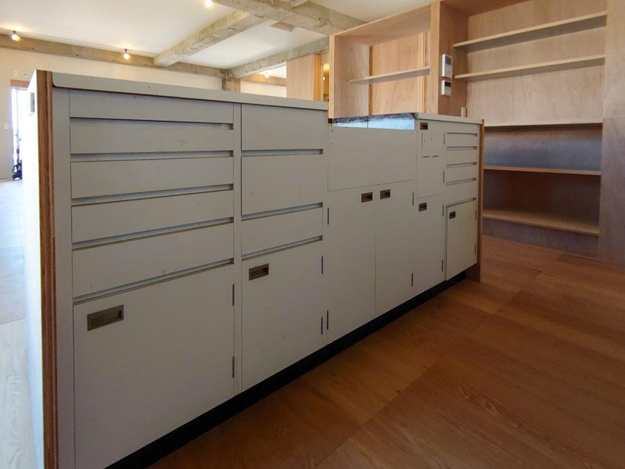 横浜市金沢区寺前一丁目の賃貸物件/医療用キャビネットを再生した収納