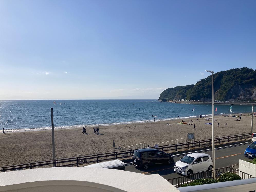 逗子市新宿二丁目の賃貸物件/2階のバルコニーからの眺望（134号線が近いです）