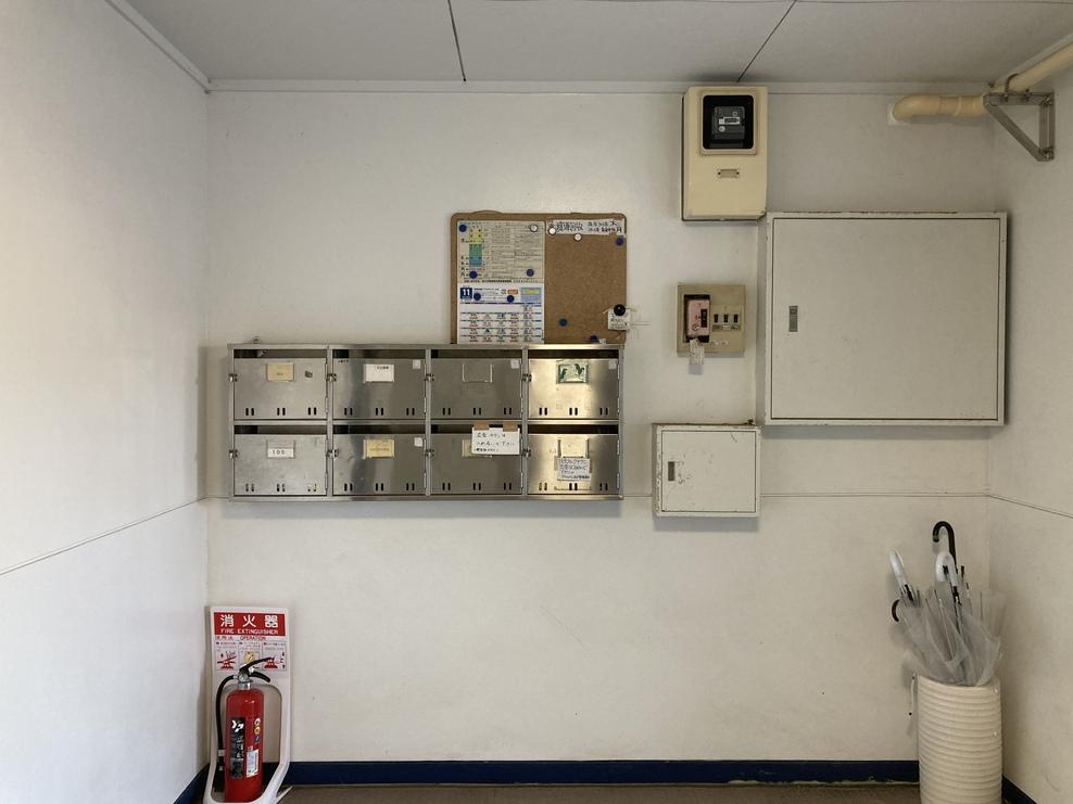 逗子市新宿二丁目の賃貸物件/共用部｜ポストはレトロな感じ