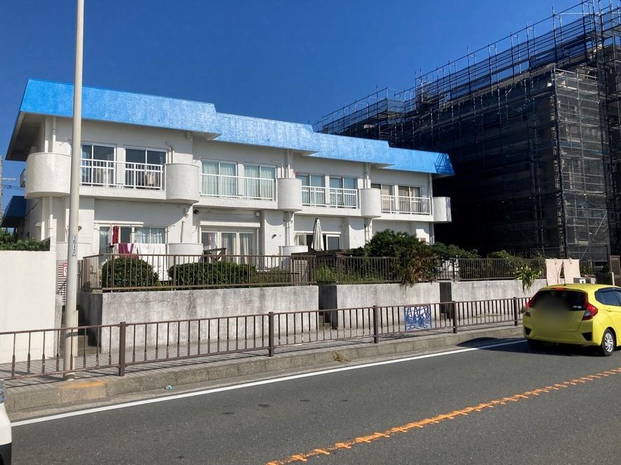 逗子市新宿二丁目の賃貸物件/海側から見た建物の外観