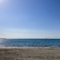 逗子市新宿二丁目の賃貸物件/周辺｜思い立ったらすぐに海に行ける距離感です（地下道を通ります）