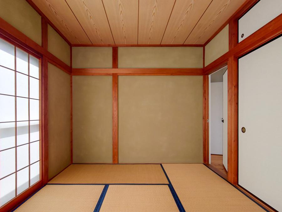 横須賀市秋谷一丁目の賃貸物件/6帖和室｜砂壁と障子が落ち着く空間に