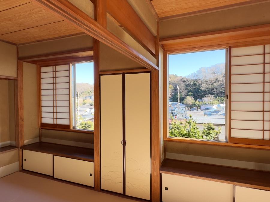 鎌倉市稲村ガ崎二丁目の賃貸物件/2階｜和室が2間。地袋兼ベンチに腰掛けてぼーっとしていたい