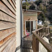 横須賀市秋谷二丁目の売買物件/杉板の外壁は位置によって風合いの違いが出ます