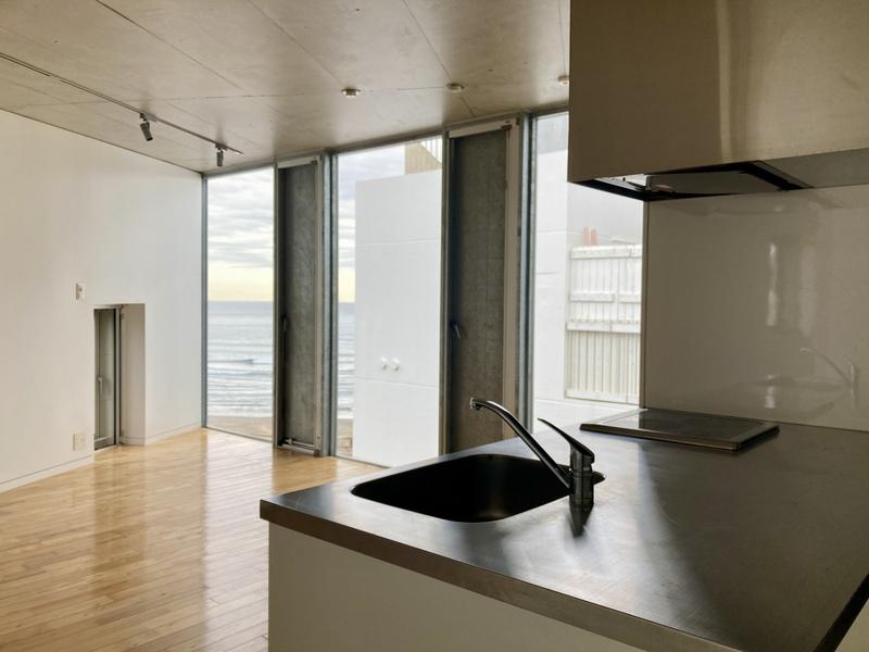 鎌倉市七里ガ浜一丁目の賃貸物件/キッチンと海