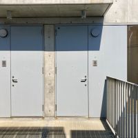 鎌倉市七里ガ浜一丁目の賃貸物件/可愛いカラーリングの玄関ドア