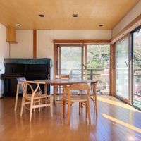 静岡県伊東市宇佐美の賃貸物件/リビング｜どの椅子があなたのお気に入りになるのでしょうか