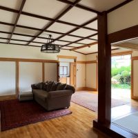 葉山町堀内の売買物件/1階リビング｜一般宅ではあまり見かけない格天井の広い空間