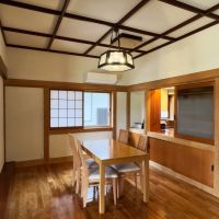 葉山町堀内の売買物件/ダイニング｜奥の引き戸でキッチンと繋がっています