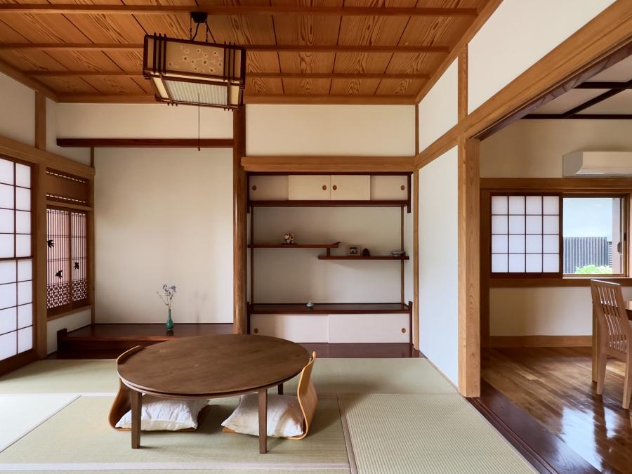 葉山町堀内の売買物件/1階和室｜竿縁天井、違い棚、床の間、書院障子と本格的な和室です