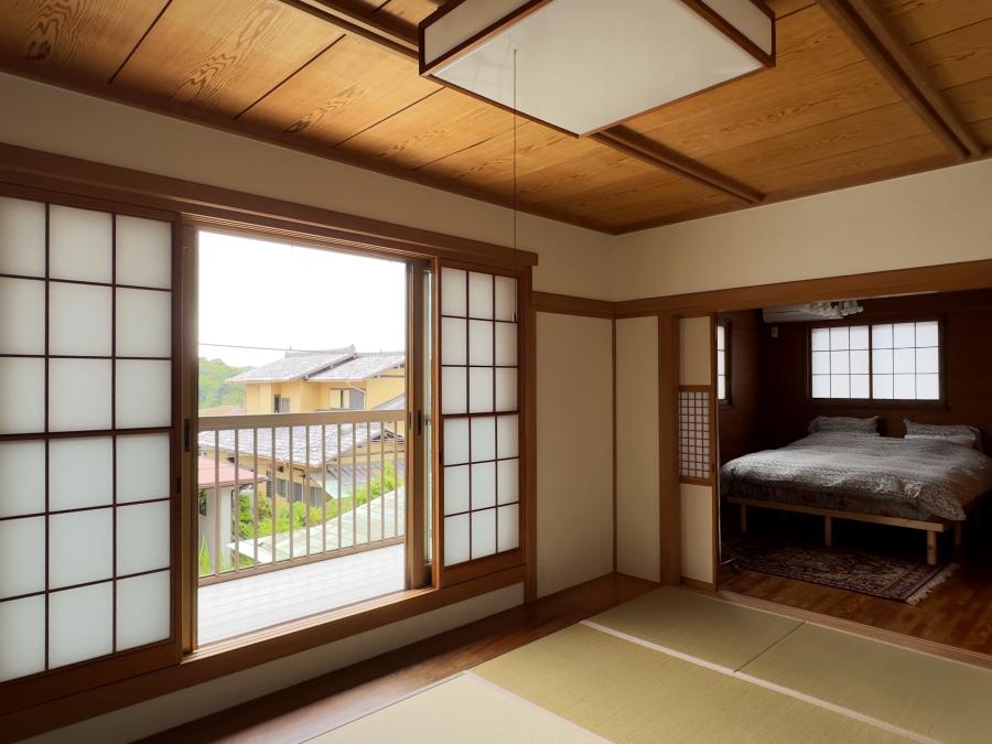 葉山町堀内の売買物件/2階和室｜ここからバルコニーへ出ることが可能です