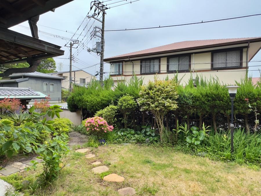 葉山町堀内の売買物件/庭｜南東向きの陽当たりの良い庭。できることはたくさんあります