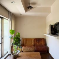 鎌倉市由比ガ浜二丁目の賃貸物件/リビングダイニング｜2人暮らしまでならここに丸テーブルを置いてダイニングにするのはアリかと