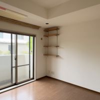 鎌倉市由比ガ浜二丁目の賃貸物件/洋室その2｜こちらは広め。収納も充実しています