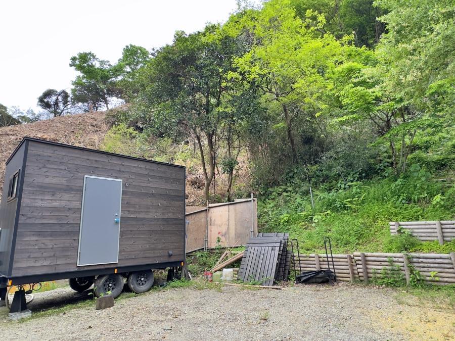 鎌倉市長谷三丁目の売買物件/ステージ1｜後ろ側の山はがけ崩れ防止工事を行なっています