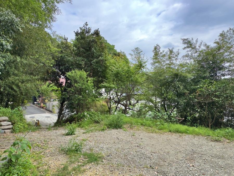 鎌倉市長谷三丁目の売買物件/ステージ1｜左部分が前面道路からのアプローチ