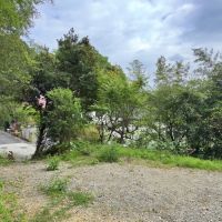 鎌倉市長谷三丁目の売買物件/ステージ1｜左部分が前面道路からのアプローチ
