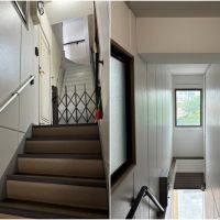 鎌倉市御成町の賃貸物件/少しだけ急な階段（エレベーターはありません）｜階段に窓もありました