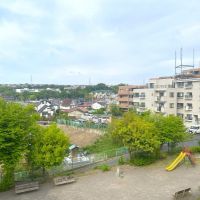 鎌倉市笛田三丁目の賃貸物件/建物前には公園があります。
