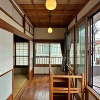 鎌倉市御成町の賃貸物件/2階階段室｜僕はこの階段室の広々した感じが好きです
