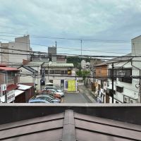 鎌倉市御成町の賃貸物件/階段室からの眺望｜ここからは江ノ電や横須賀線も見えます