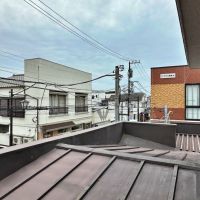 鎌倉市御成町の賃貸物件/階段室からの眺望｜ウッドデッキができたら気持ちいいだろうなぁ