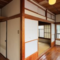 鎌倉市御成町の賃貸物件/2階階段室｜右が区画④の入り口で左が区画⑤への入り口