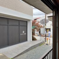 鎌倉市御成町の賃貸物件/1階の区画②から外を見る｜通りからの視認性もあります