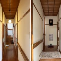鎌倉市御成町の賃貸物件/左：1階の廊下｜右：玄関　2階へ行く方はこちらからの出入りになりそう