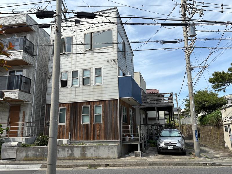 鎌倉市長谷二丁目の売買物件/敷地内、普通車1台分の駐車スペース