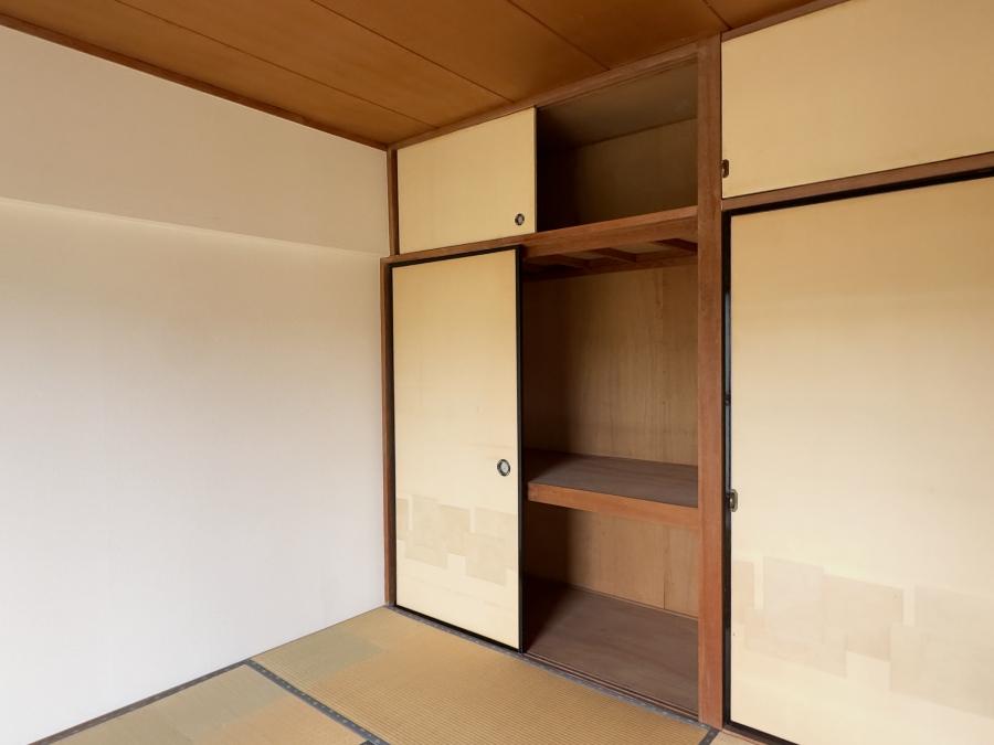葉山町一色の売買物件/リビング横の和室｜押入れを開けると哀愁が漂ってきます