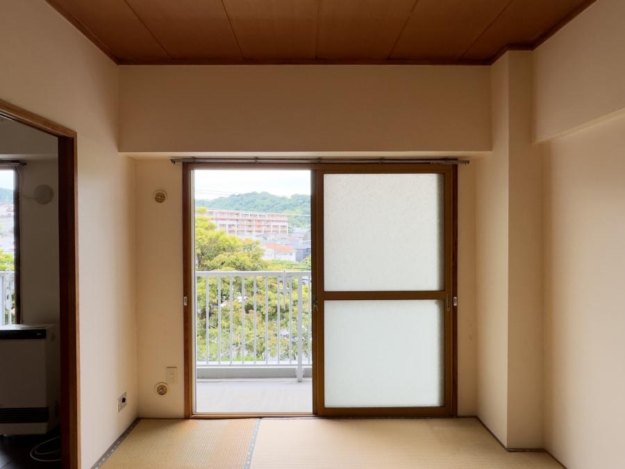 葉山町一色の売買物件/和室｜リビングの天井全体をラワン合板張りにするのもありでしょうか
