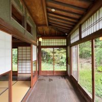 葉山町下山口の売買物件/広縁｜食事したりくつろいだりと縁側の用途だけでなく和室の延長として設計されたのでしょうか