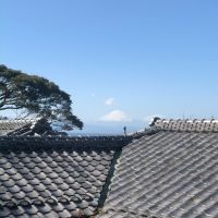 葉山町下山口の売買物件/富士山と母屋（写真はオーナー提供）