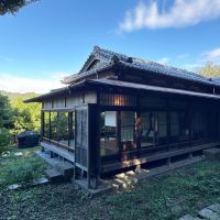 葉山町下山口の売買物件/母屋の外観｜母屋を取り巻く庭も四季折々楽しめます