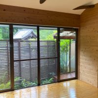 鎌倉市十二所の賃貸物件/南側フェンスの奥は墓地があります。