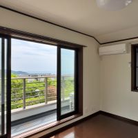 横須賀市湘南国際村一丁目の賃貸物件/洋室その2｜この部屋は天井高が抑えめです