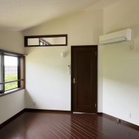 横須賀市湘南国際村一丁目の賃貸物件/洋室その3｜洋室その2の先にこの部屋があります。奥にW/Cもあるのでマスターベッドルームでしょうか。