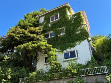 葉山町堀内の売買物件/海の見える空っぽツタハウス