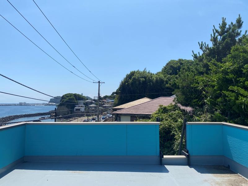 鎌倉市腰越一丁目の賃貸物件/屋上ルーフバルコニー│西側の眺め