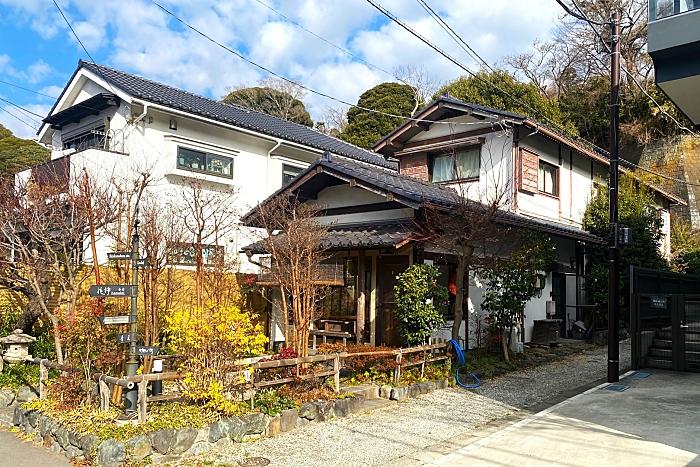 鎌倉市山ノ内の売買物件/植栽が生い茂る前の状態